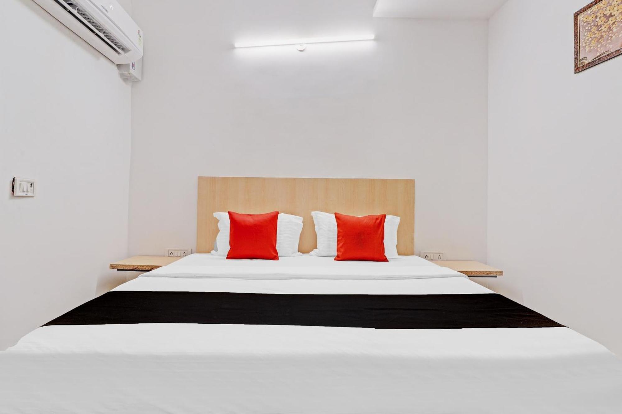 Hotel O Vasundhra Grand Ghaziabad Bagian luar foto