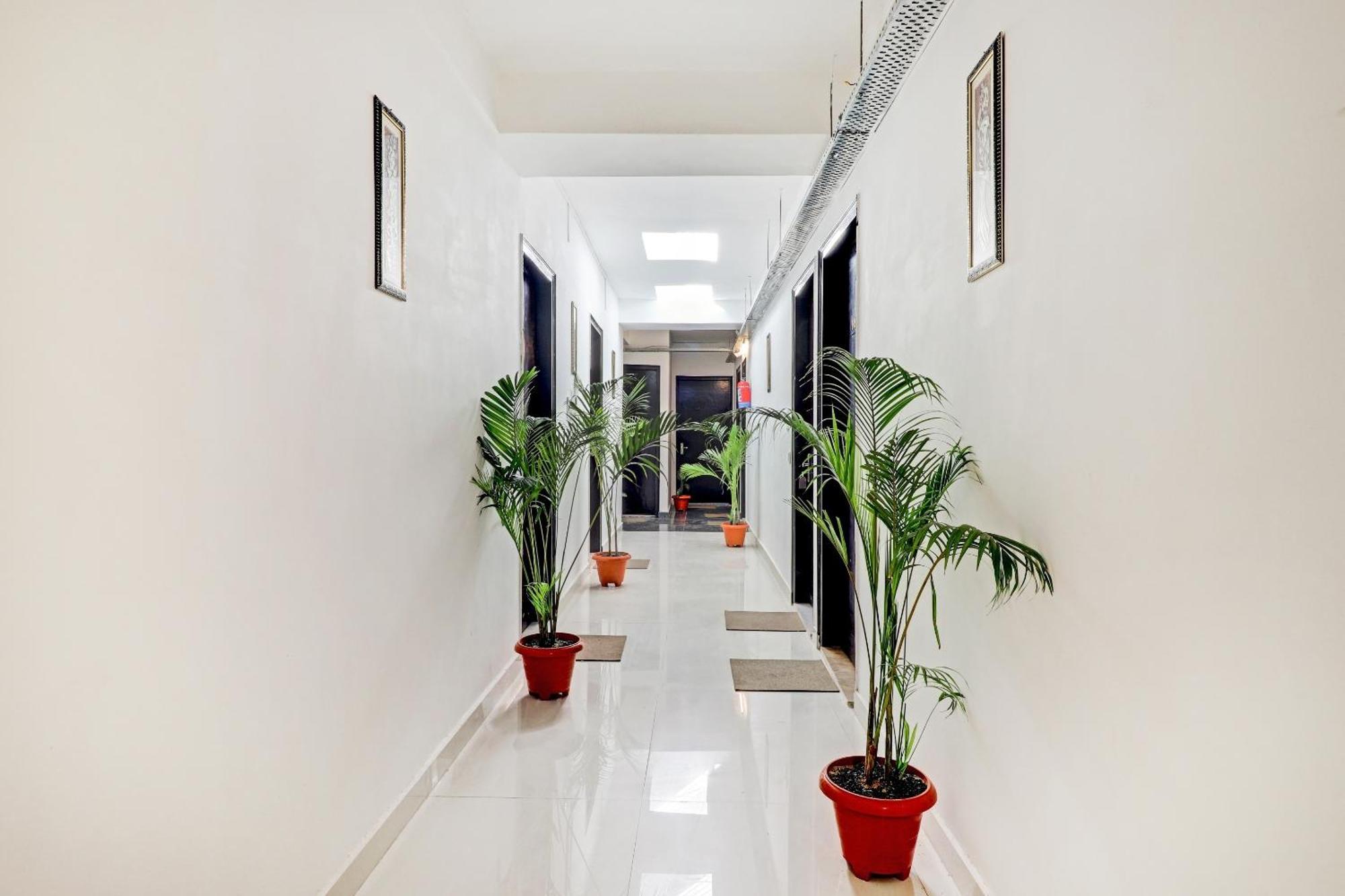 Hotel O Vasundhra Grand Ghaziabad Bagian luar foto